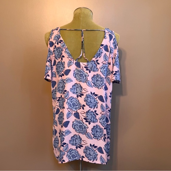 KUT from the Kloth cold shoulder top - Picture 3 of 6